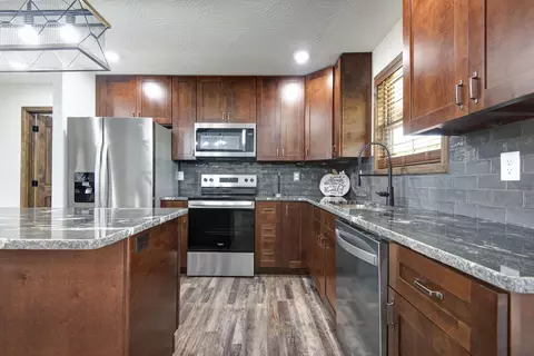 Kitchen - 150 Sunshine Ave, Cabool, MO 65689 photo 4 of 7
