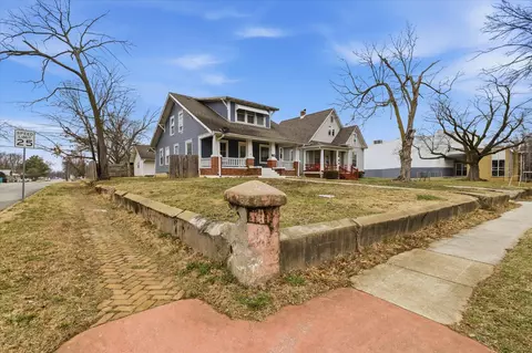 Exterior - 1447 N Broadway Ave, Springfield, MO 65802 photo 1 of 6