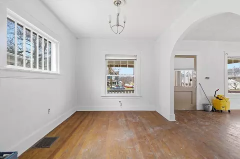 Living - 1447 N Broadway Ave, Springfield, MO 65802 photo 2 of 6