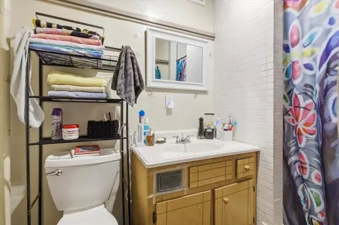 Bath - 1447 N Broadway Ave, Springfield, MO 65802 photo 4 of 6