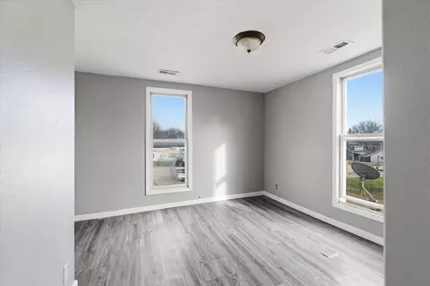 Bedroom - 1447 N Broadway Ave, Springfield, MO 65802 photo 2 of 3