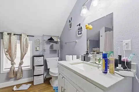 Bath - 1447 N Broadway Ave, Springfield, MO 65802 photo 5 of 6