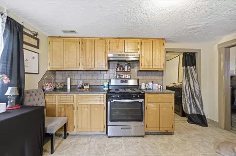 Kitchen - 1447 N Broadway Ave, Springfield, MO 65802 photo 5 of 7