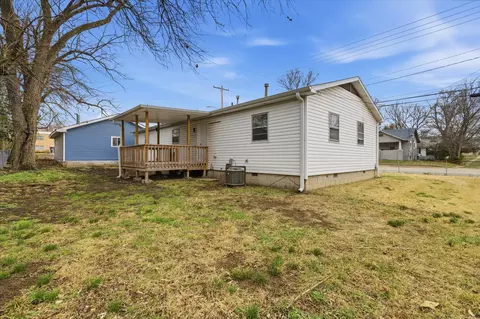 Exterior - 944 W Division St, Springfield, MO 65803 photo 1 of 4