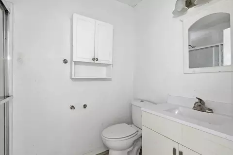 Bath - 944 W Division St, Springfield, MO 65803 photo 2 of 2