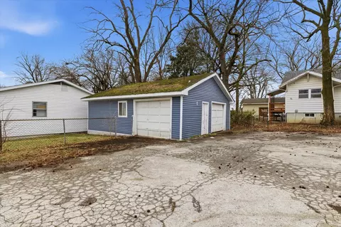 Exterior - 944 W Division St, Springfield, MO 65803 photo 2 of 4