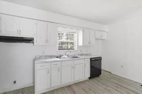 Kitchen - 944 W Division St, Springfield, MO 65803 photo 2 of 2