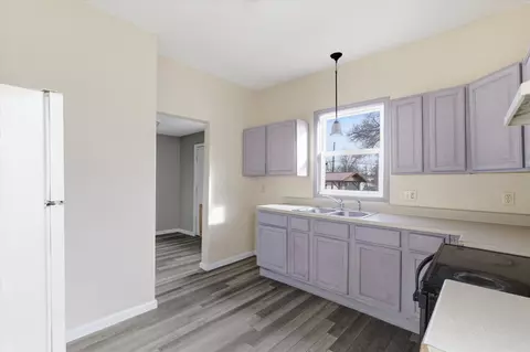Entry Way - 1026 W Division St, Springfield, MO 65803 photo 1 of 2