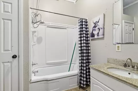 Bath - 1450 N Broadway Ave, Springfield, MO 65802 photo 2 of 3