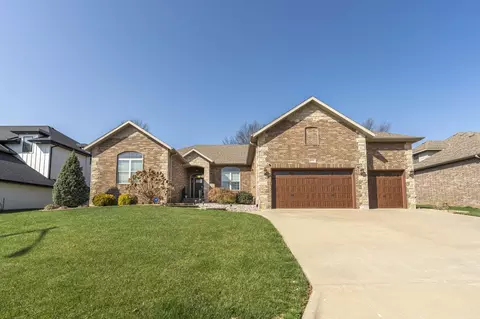 8310 Rolling Hills Dr, Nixa, MO 65714