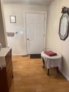Entry Way - 8103 County Road 455, Birch Tree, MO 65438 photo 2 of 2