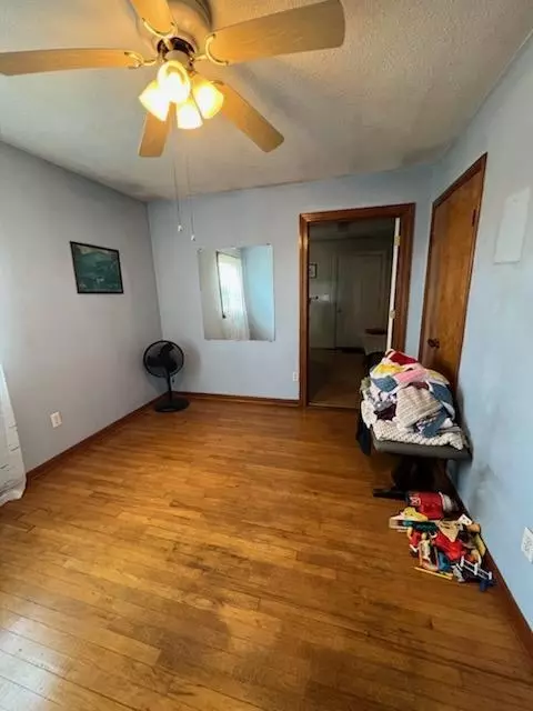 Bedroom - 8103 County Road 455, Birch Tree, MO 65438 photo 2 of 9