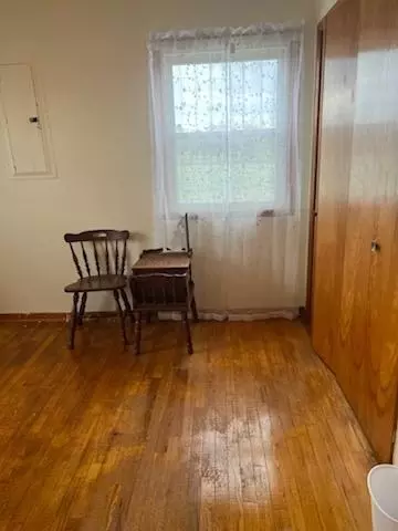 Bedroom - 8103 County Road 455, Birch Tree, MO 65438 photo 6 of 9