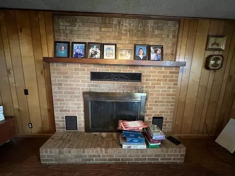 Living - 8103 County Road 455, Birch Tree, MO 65438 photo 2 of 2