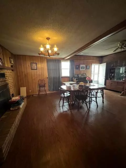 Dining - 8103 County Road 455, Birch Tree, MO 65438 photo 4 of 5