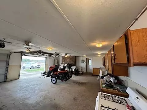 Kitchen - 8103 County Road 455, Birch Tree, MO 65438 photo 1 of 2