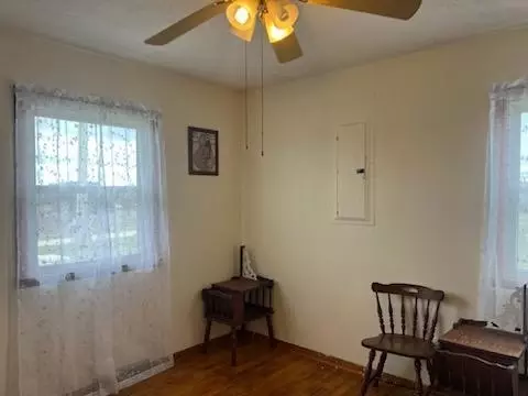 Bedroom - 8103 County Road 455, Birch Tree, MO 65438 photo 5 of 9