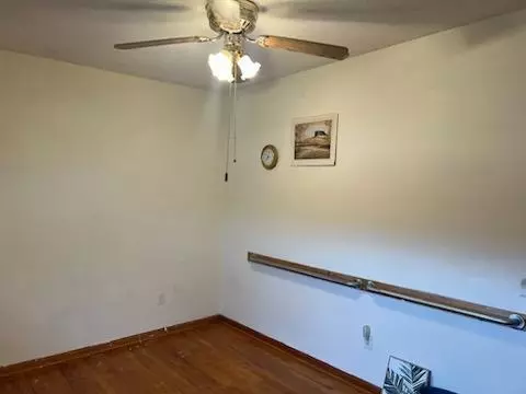 Bedroom - 8103 County Road 455, Birch Tree, MO 65438 photo 8 of 9