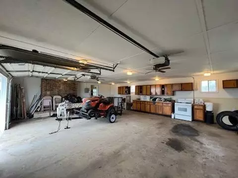 Kitchen - 8103 County Road 455, Birch Tree, MO 65438 photo 2 of 2