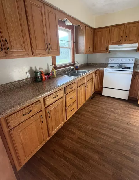 Kitchen - 8103 County Road 455, Birch Tree, MO 65438 photo 1 of 4