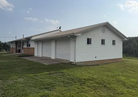 Exterior - 8103 County Road 455, Birch Tree, MO 65438 photo 12 of 14