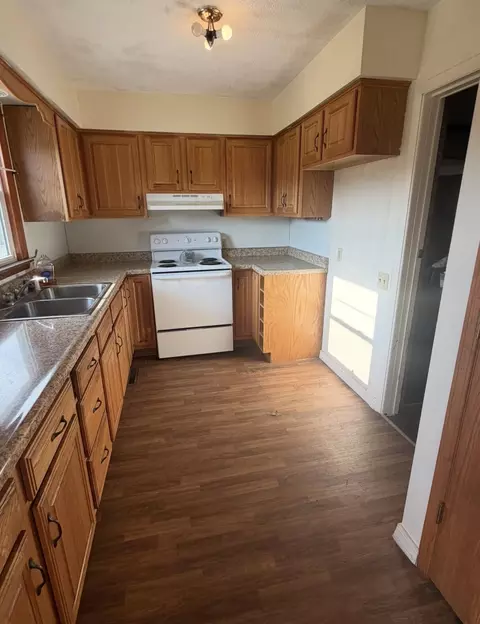 Kitchen - 8103 County Road 455, Birch Tree, MO 65438 photo 2 of 4