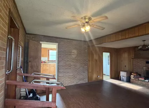Living - 8103 County Road 455, Birch Tree, MO 65438 photo 7 of 8