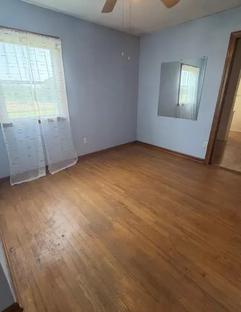 Bedroom - 8103 County Road 455, Birch Tree, MO 65438 photo 11 of 12