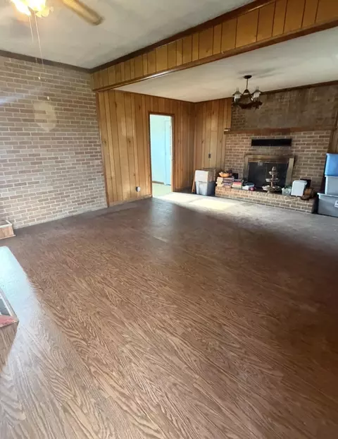 Living - 8103 County Road 455, Birch Tree, MO 65438 photo 4 of 8