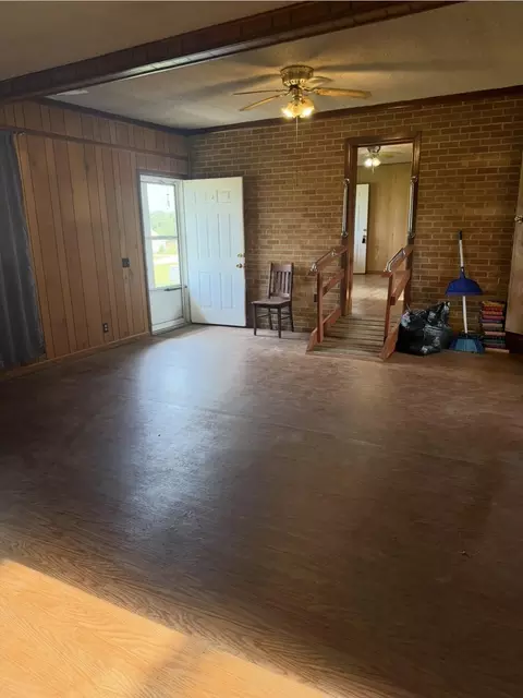 Living - 8103 County Road 455, Birch Tree, MO 65438 photo 5 of 8