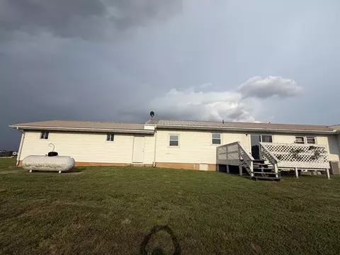 Exterior - 8103 County Road 455, Birch Tree, MO 65438 photo 2 of 14