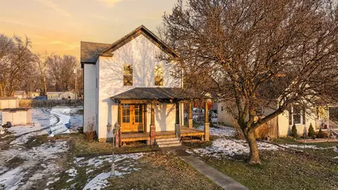 1139 W Lynn St, Springfield, MO 65802