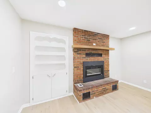 Living - 824 S Spruce St, Buffalo, MO 65622 photo 1 of 2