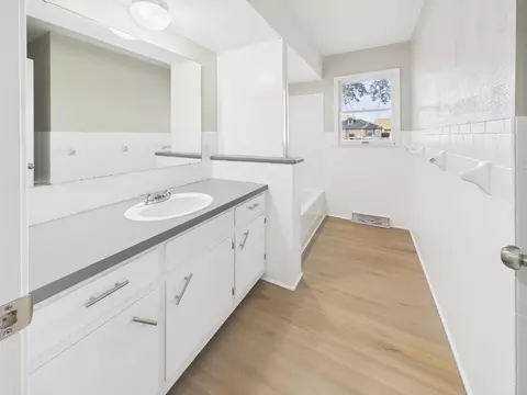 Bath - 824 S Spruce St, Buffalo, MO 65622 photo 3 of 3