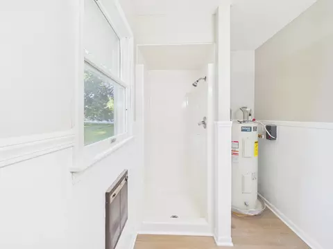 Bath - 824 S Spruce St, Buffalo, MO 65622 photo 2 of 3