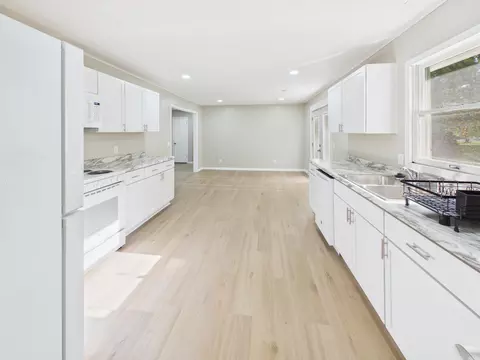 Kitchen - 824 S Spruce St, Buffalo, MO 65622 photo 2 of 2