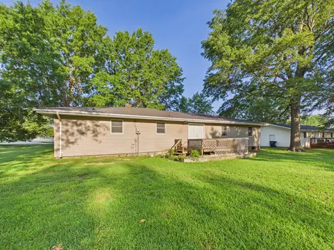Exterior - 824 S Spruce St, Buffalo, MO 65622 photo 4 of 4