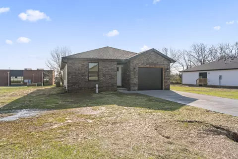 412 N Cherokee Trl, Clever, MO 65631