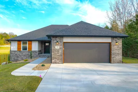 1197 W Warren Ave, Ozark, MO 65721