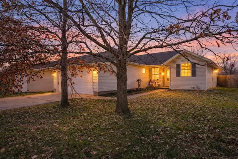 705 N Jonathan Ave, Springfield, MO 65802