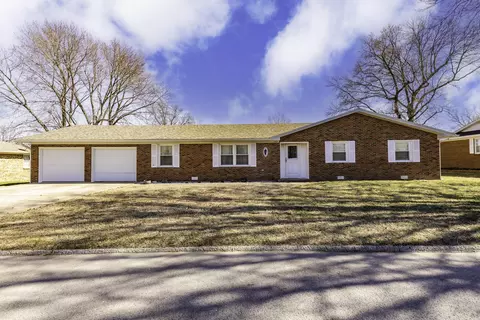 604 N Claud Ave, Bolivar, MO 65613