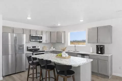 1702 N Boxwood Dr, Brookline, MO 65619