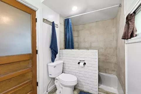 Bath - 505 E Center St, Mount Vernon, MO 65712 photo 1 of 4
