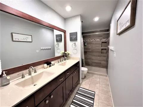 Bath - 19 Goldfinch Dr #2, Branson, MO 65616 photo 4 of 9