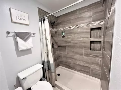 Bath - 19 Goldfinch Dr #2, Branson, MO 65616 photo 2 of 9
