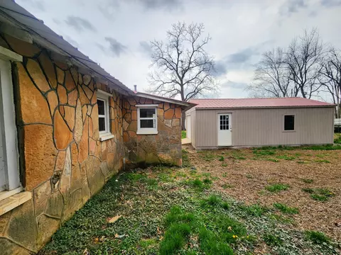 Exterior - 709 Garst St, Cabool, MO 65689 photo 4 of 6