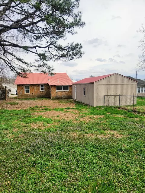 Exterior - 709 Garst St, Cabool, MO 65689 photo 6 of 6