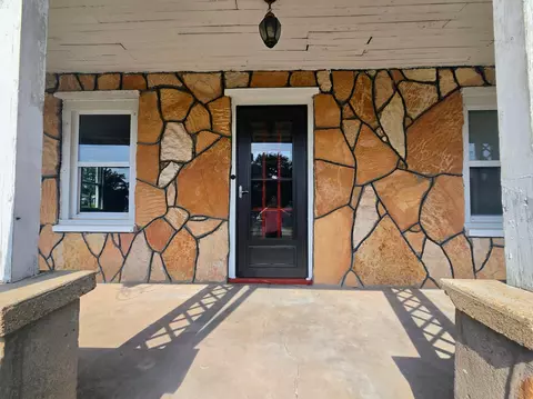 Exterior - 709 Garst St, Cabool, MO 65689 photo 2 of 8