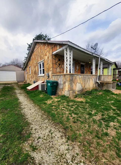 Exterior - 709 Garst St, Cabool, MO 65689 photo 2 of 6