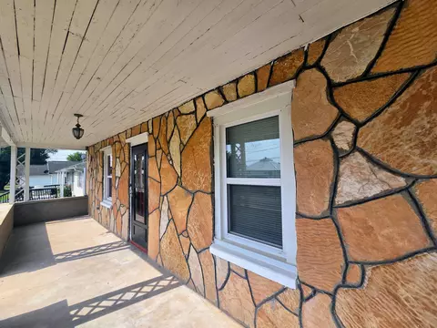 Exterior - 709 Garst St, Cabool, MO 65689 photo 3 of 8